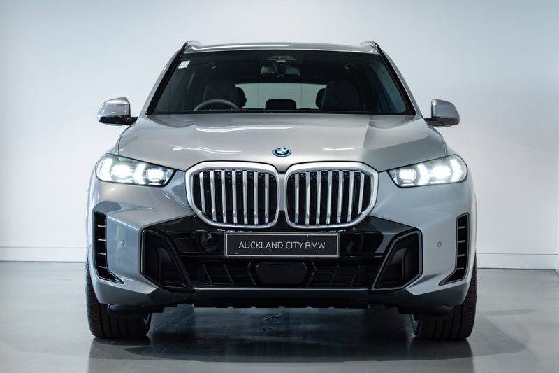 2025 BMW X5 xDrice30d M-Sport with Innovations... image 2