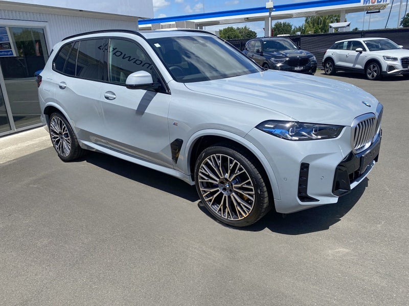 2025 BMW X5 xDrive 40d MSport Pro Comfort and E... image 3