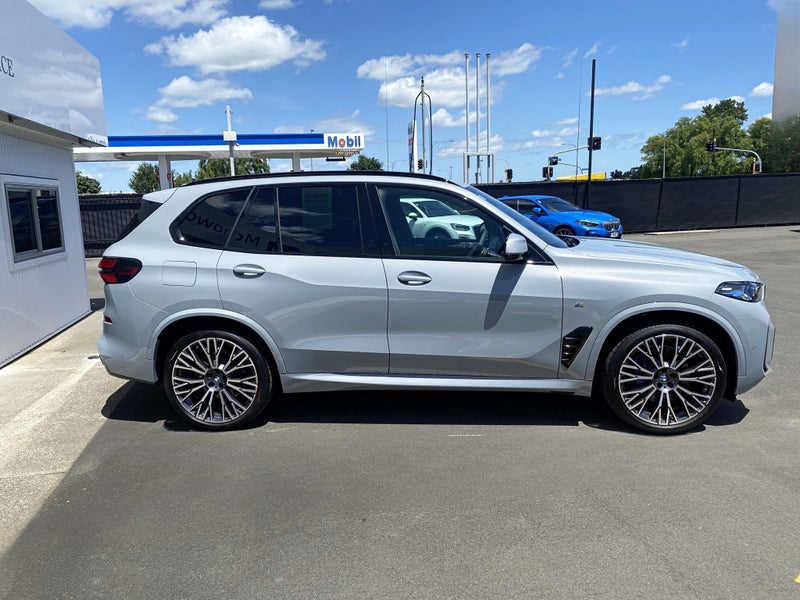 2025 BMW X5 xDrive 40d MSport Pro Comfort and E... image 4