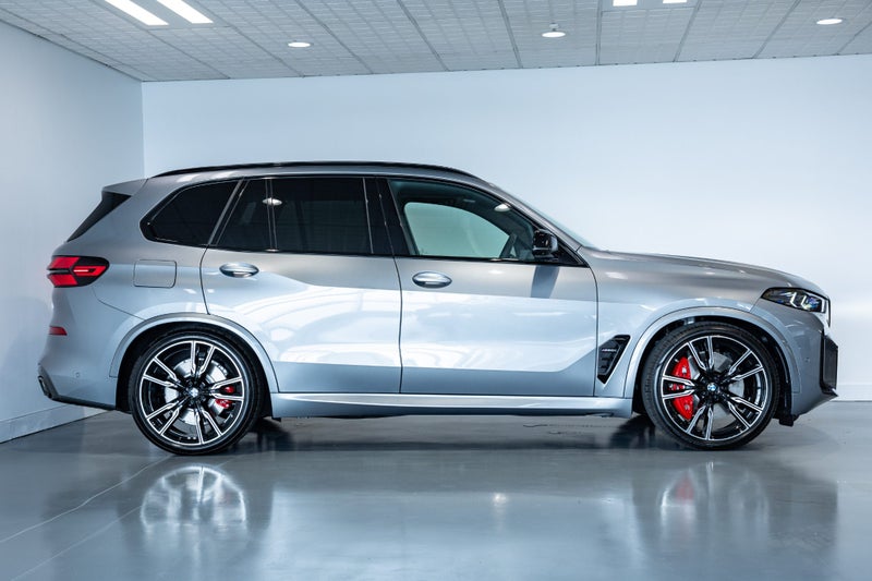 2025 BMW X5 xDrive M60i with Executive and Inno... image 5