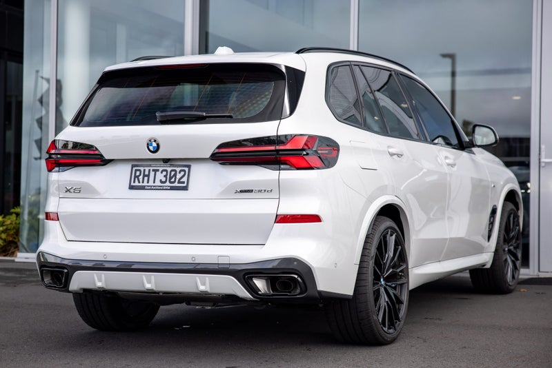 2025 BMW X5 xDrive30d image 3