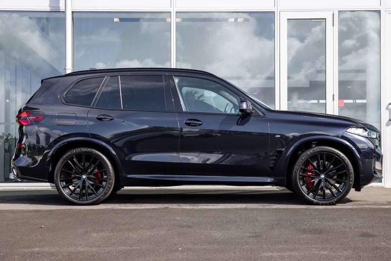 2025 BMW X5 xDrive30d image 3