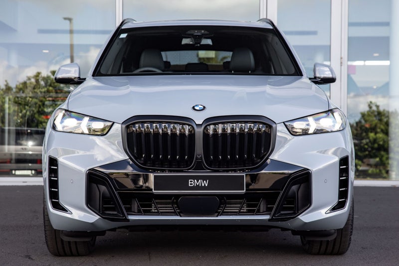 2025 BMW X5 xDrive30d image 2