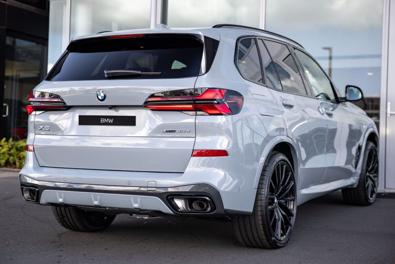 2025 BMW X5 xDrive30d image 5