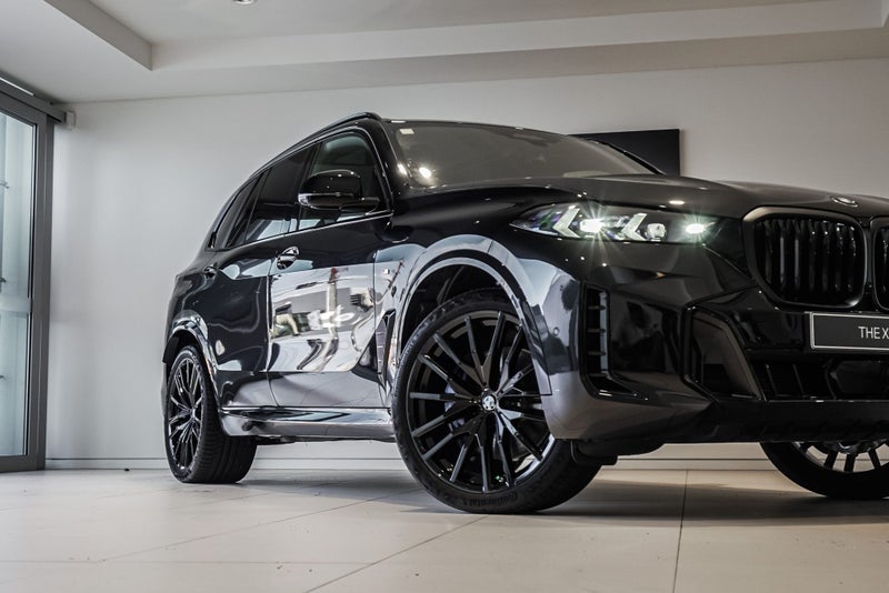 2025 BMW X5 xDrive30d image 2