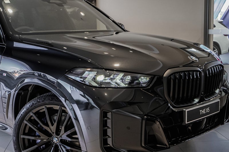 2025 BMW X5 xDrive30d image 3