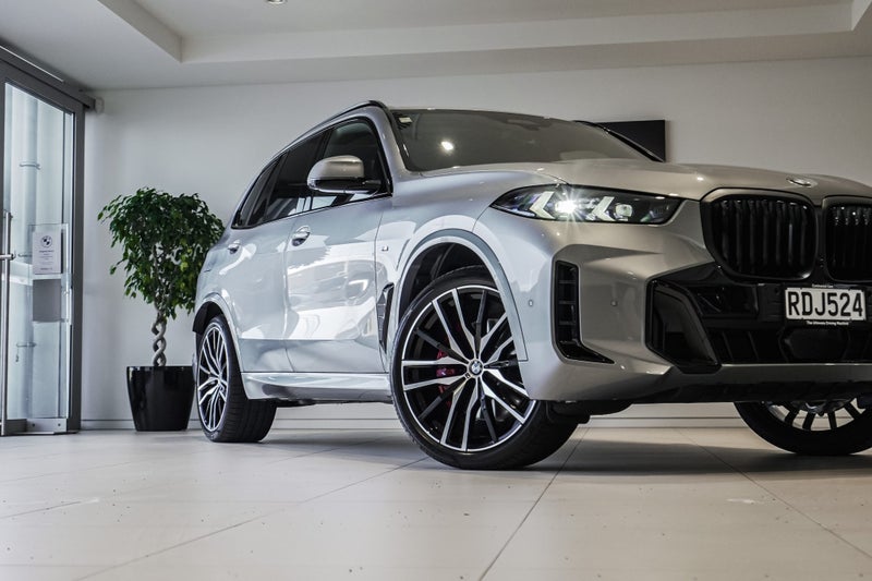 2025 BMW X5 xDrive30d image 2