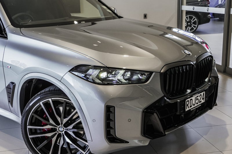 2025 BMW X5 xDrive30d image 3