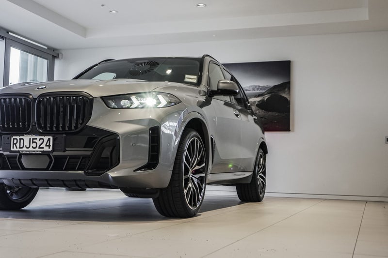 2025 BMW X5 xDrive30d image 5