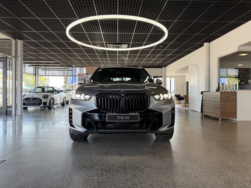 2025 BMW X5 xDrive30d image 2