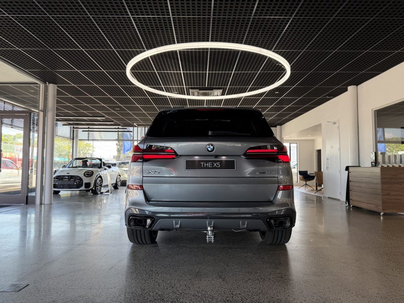 2025 BMW X5 xDrive30d image 5