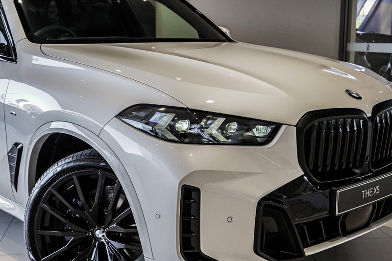 2025 BMW X5 xDrive30d image 3