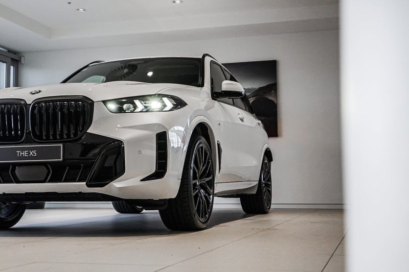 2025 BMW X5 xDrive30d image 5