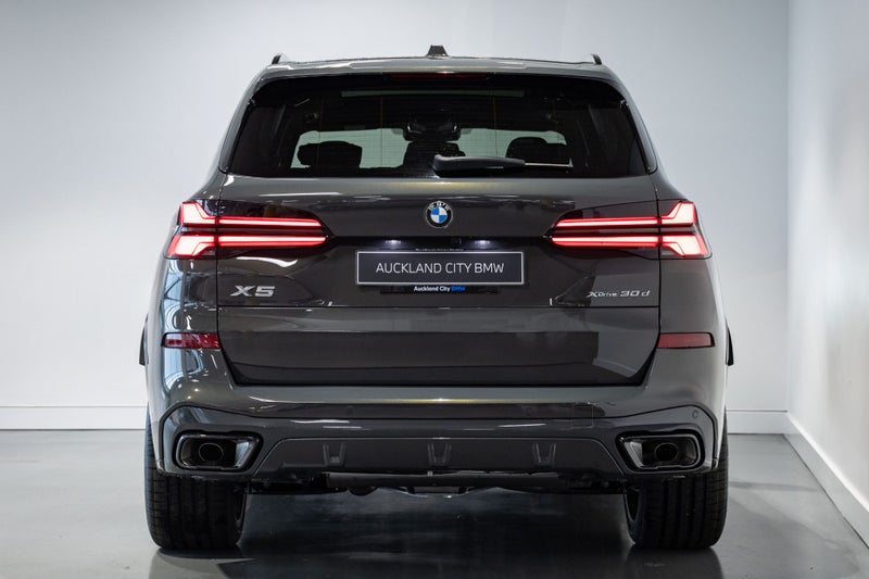 2025 BMW X5 xDrive30d M Sport Pro + Innovations... image 3
