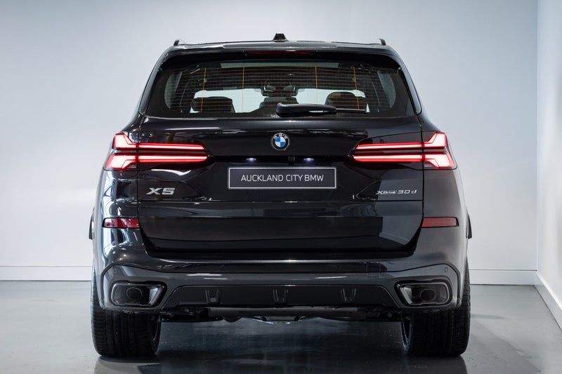 2025 BMW X5 xDrive30d M Sport Pro + Innovations... image 3