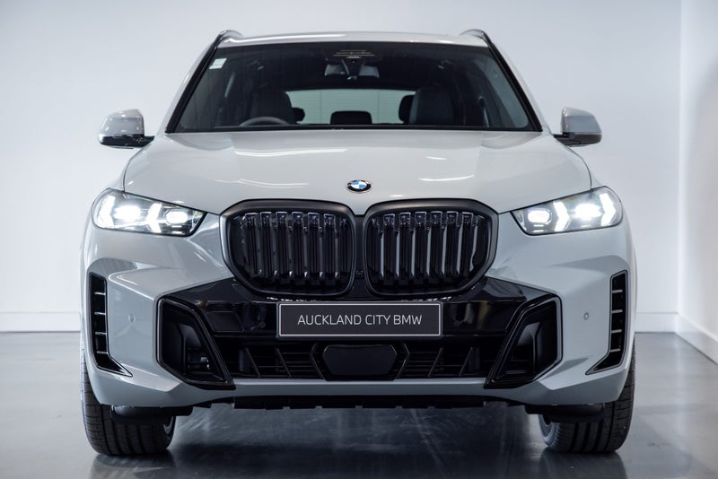 2025 BMW X5 xDrive30d M-Sport - Sport Collectio... image 2