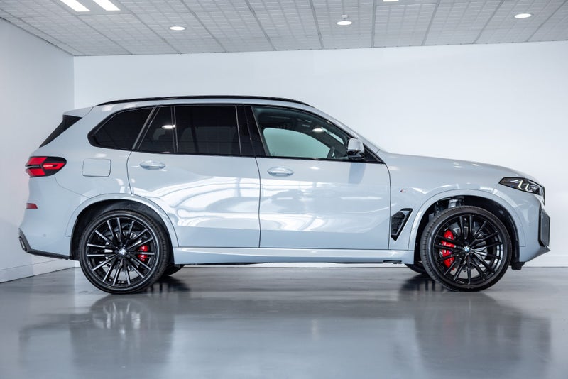 2025 BMW X5 xDrive30d M-Sport - Sport Collectio... image 5