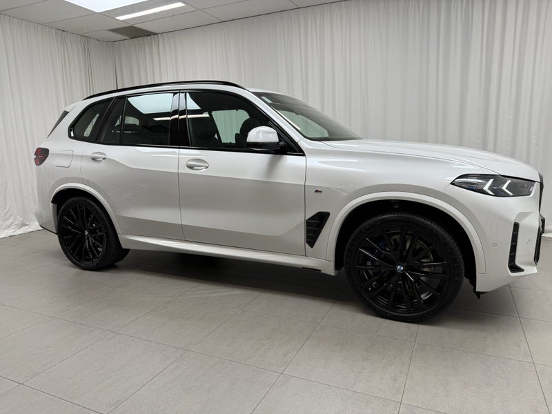 2025 BMW X5 xDrive30d Motorsport Pro with Innov... image 2
