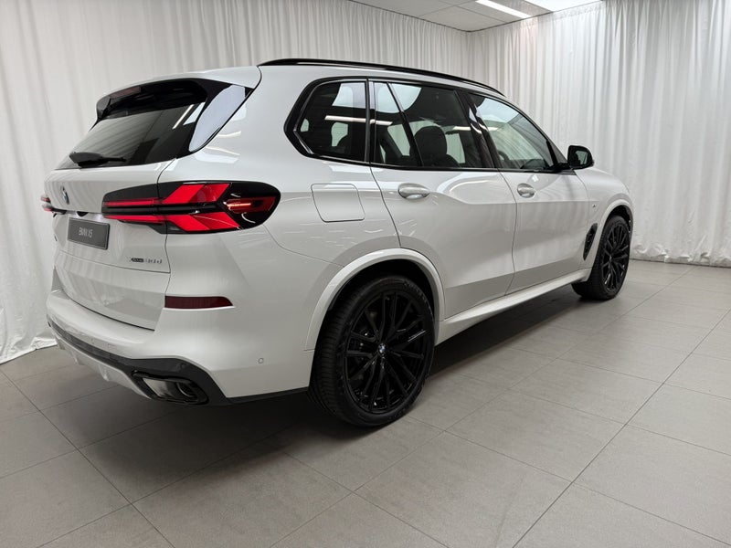 2025 BMW X5 xDrive30d Motorsport Pro with Innov... image 3