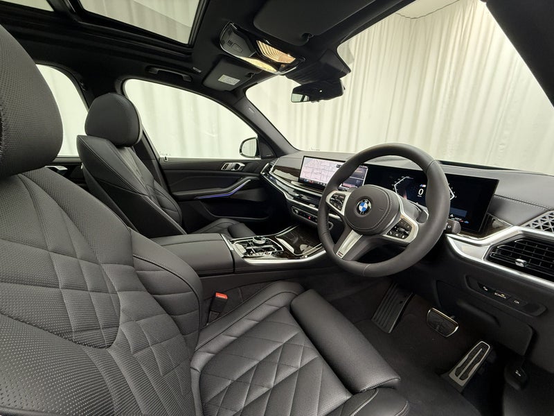 2025 BMW X5 xDrive30d Motorsport Pro with Innov... image 4