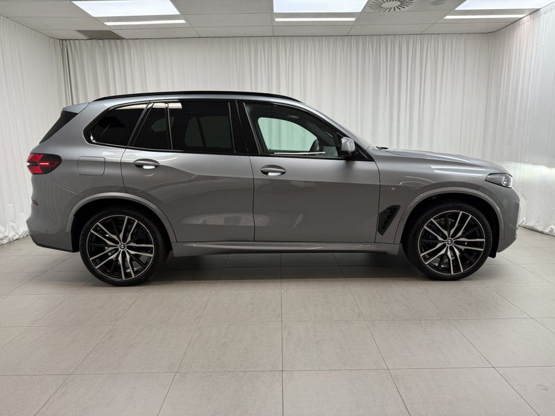 2025 BMW X5 xDrive30d Motorsport Pro with Innov... image 2