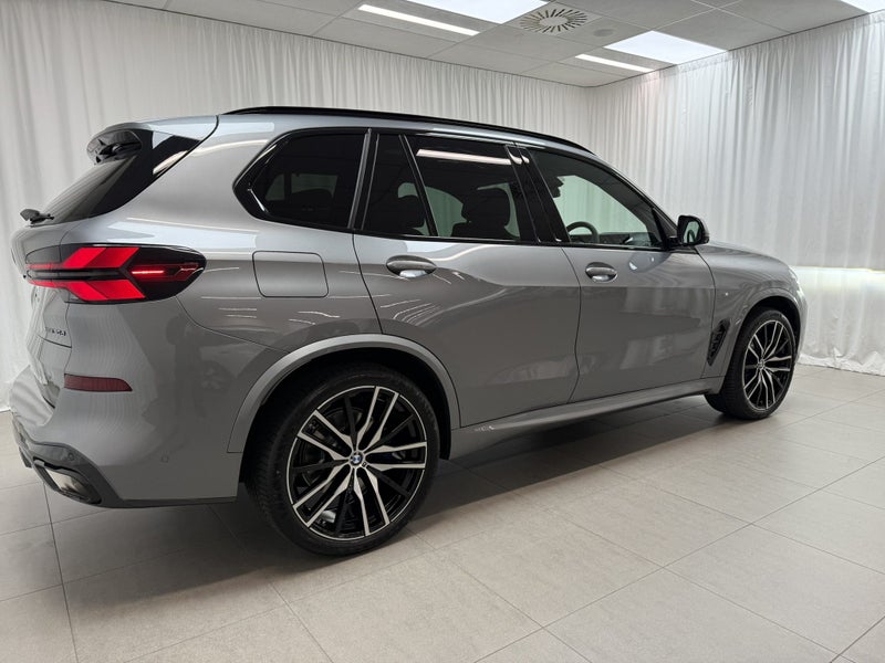 2025 BMW X5 xDrive30d Motorsport Pro with Innov... image 3