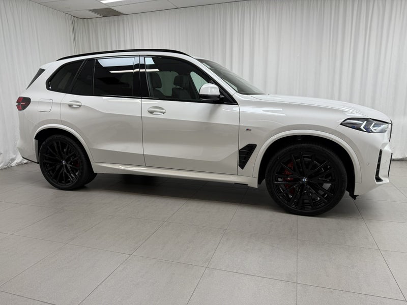 2025 BMW X5 xDrive30d Motorsport Pro with Innov... image 2