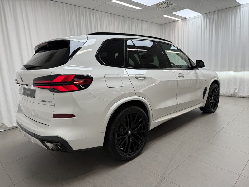 2025 BMW X5 xDrive30d Motorsport Pro with Innov... image 3