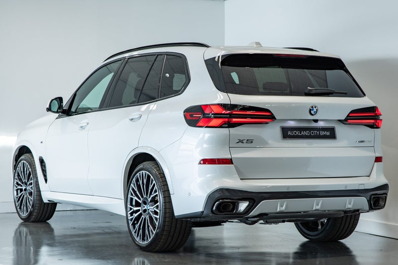 2025 BMW X5 xDrive30d MSport Pro + Innovations... image 3