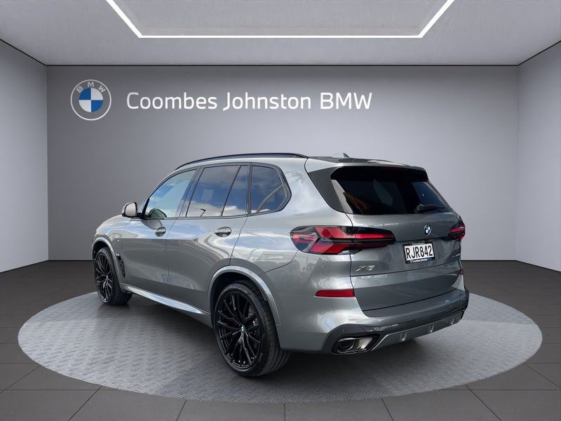 2025 BMW X5 xDrive30d Sport Collection image 4