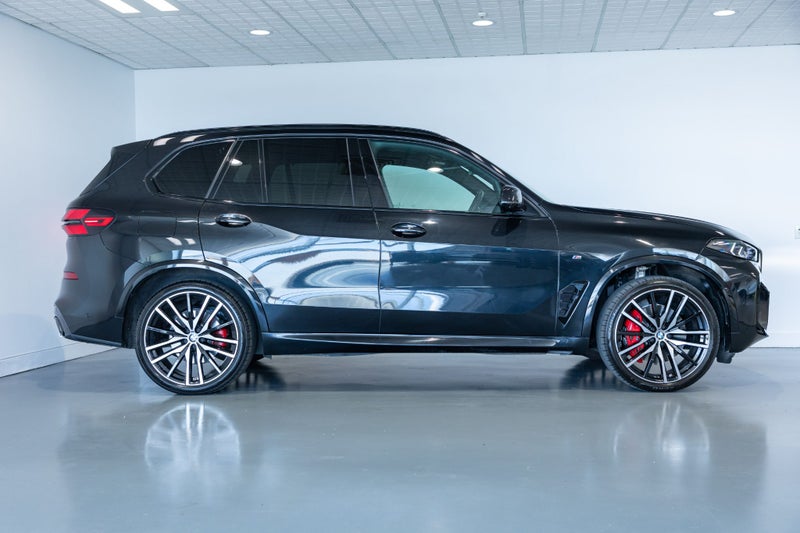 2025 BMW X5 xDrive40d M Sport Pro + Innovations image 5