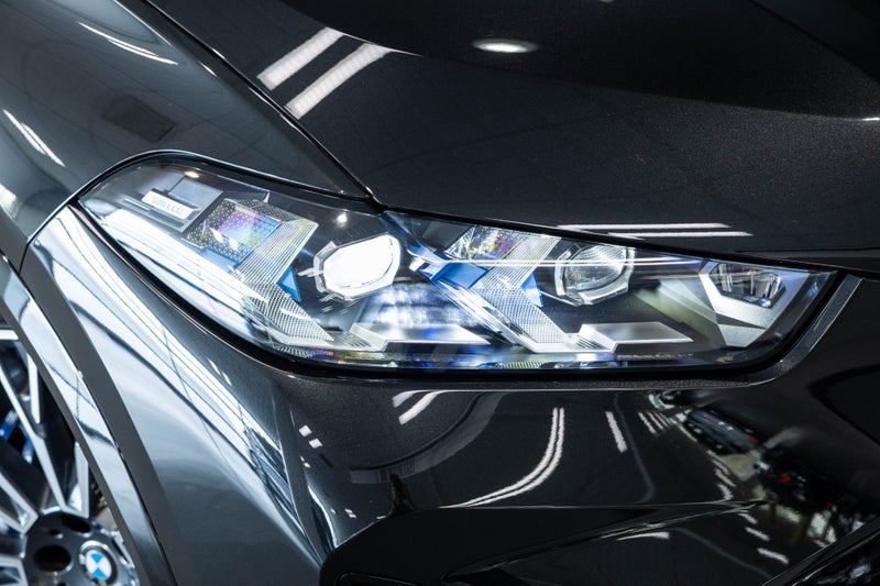 2025 BMW X5 xDrive40d with Innovations Package image 3