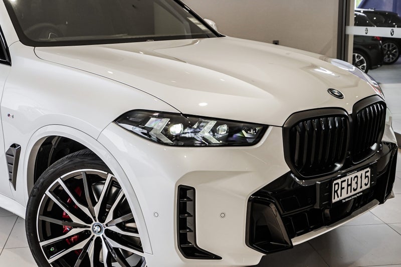2025 BMW X5 xDrive50e image 3