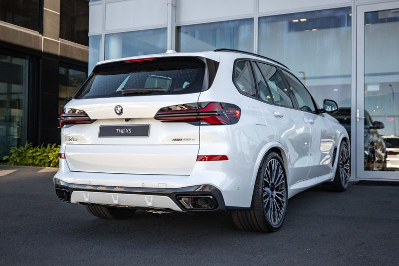2025 BMW X5 Xdrive50e image 2