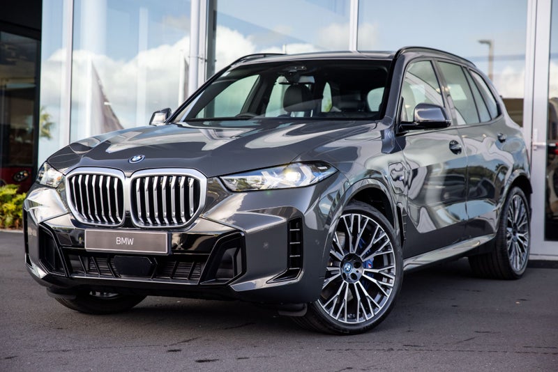 2025 BMW X5 xDrive50e image 1