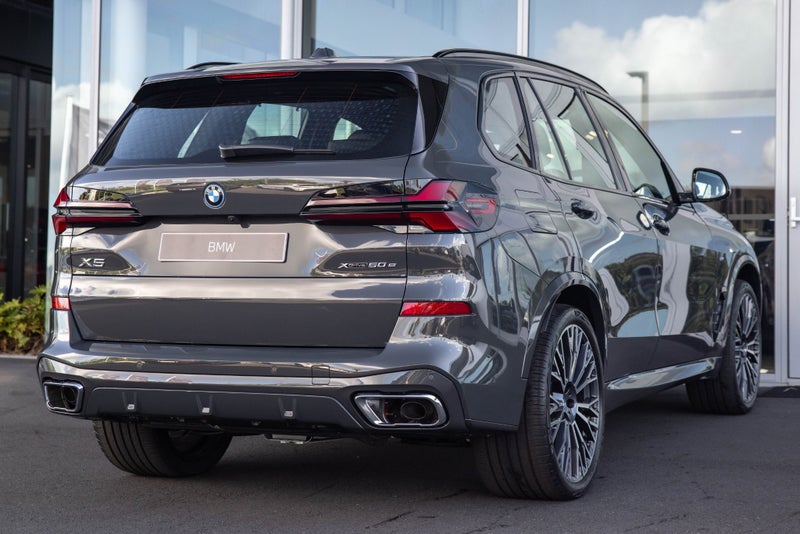 2025 BMW X5 xDrive50e image 5