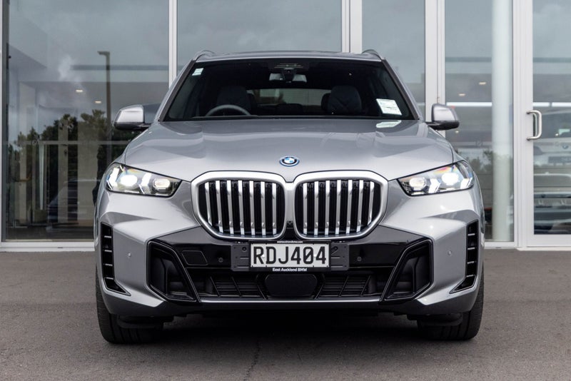 2025 BMW X5 Xdrive50e image 2