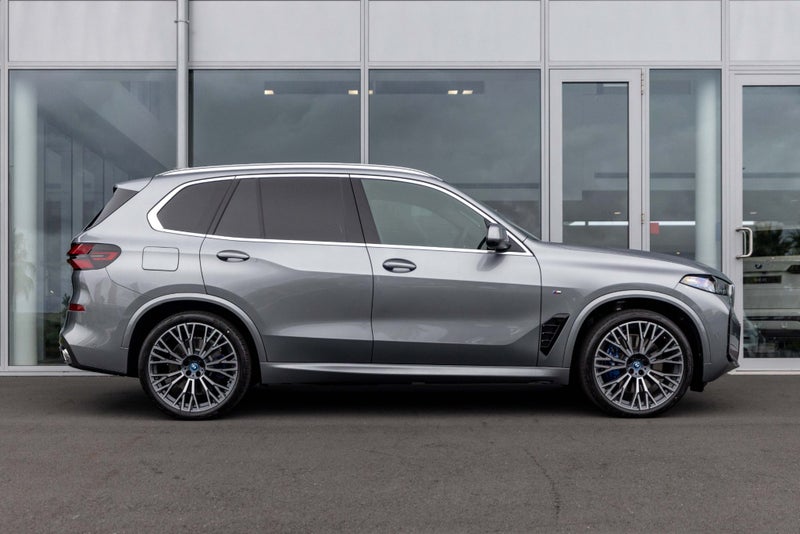 2025 BMW X5 Xdrive50e image 4