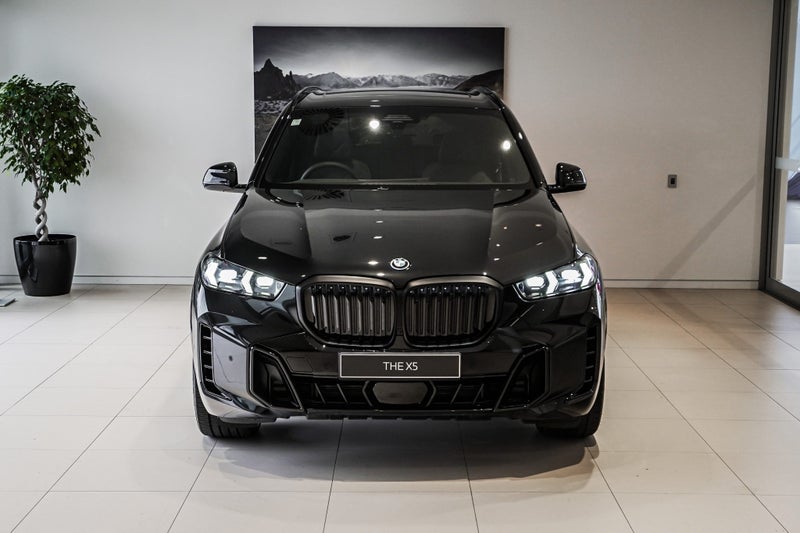 2025 BMW X5 xDrive50e image 4