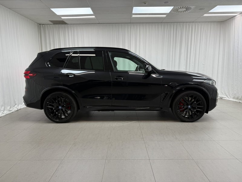 2025 BMW X5 xDrive50e + Innovations + M Sport Pro image 2