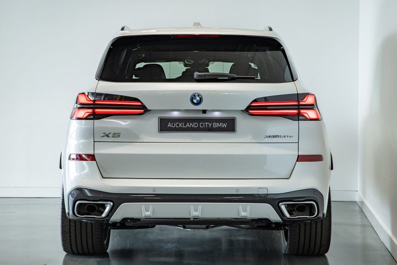 2025 BMW X5 Xdrive50e MSport image 5