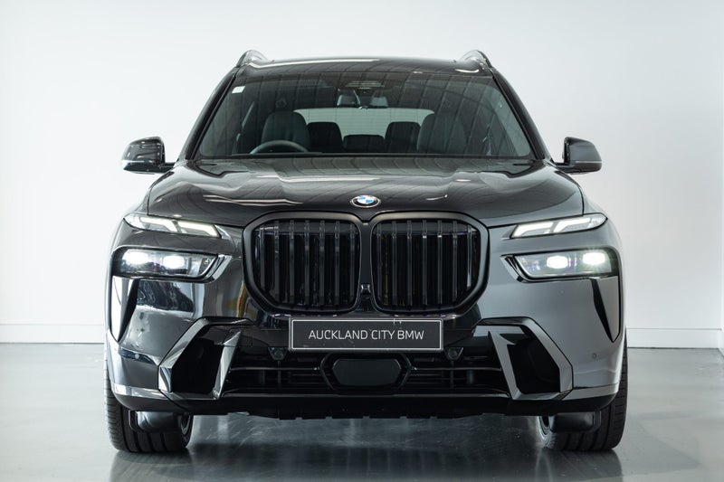 2025 BMW X7 M60i M-Sport Pro + Connoisseur Package image 2