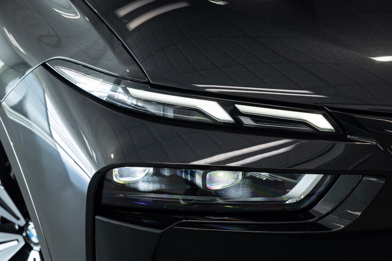 2025 BMW X7 M60i M-Sport Pro + Connoisseur Package image 3