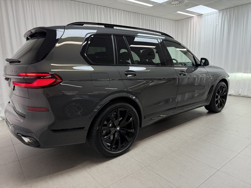 2025 BMW X7 X7 xDrive40d - Connoisseur and M Sp... image 3