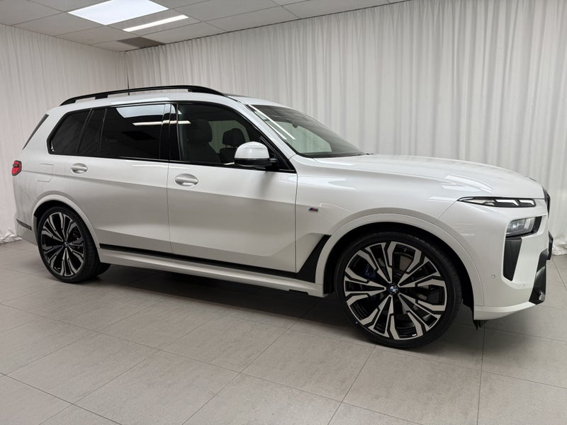 2025 BMW X7 X7 xDrive40d - Connoisseur and M Sp... image 2
