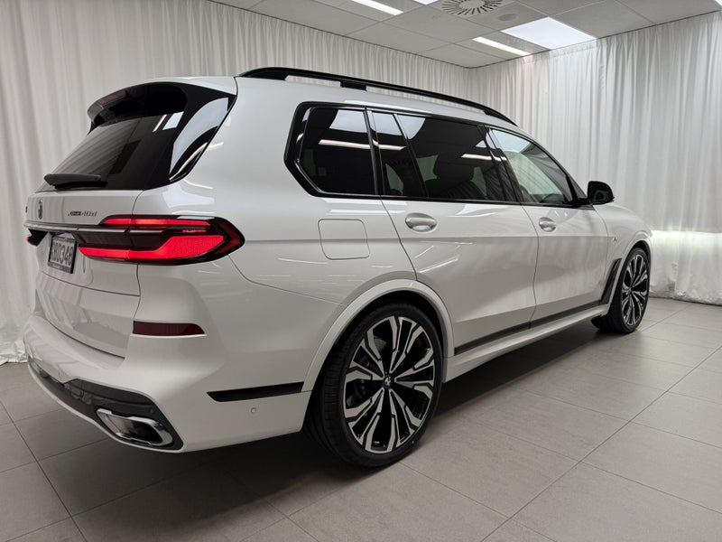 2025 BMW X7 X7 xDrive40d - Connoisseur and M Sp... image 3