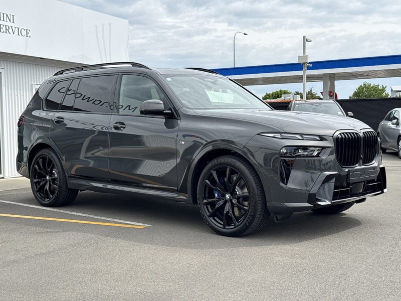 2025 BMW X7 xDrive 40d - Connoisseur Suite, M s... image 3