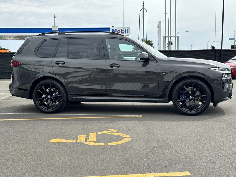 2025 BMW X7 xDrive 40d - Connoisseur Suite, M s... image 4