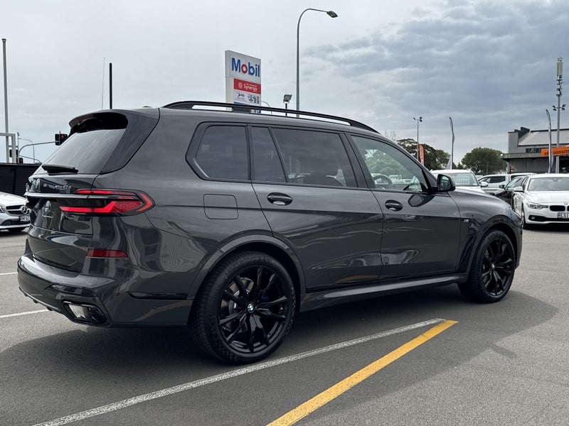 2025 BMW X7 xDrive 40d - Connoisseur Suite, M s... image 5