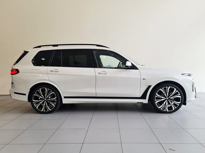 2025 BMW X7 Xdrive 40d Connoisseur Suite - M Sp... image 3
